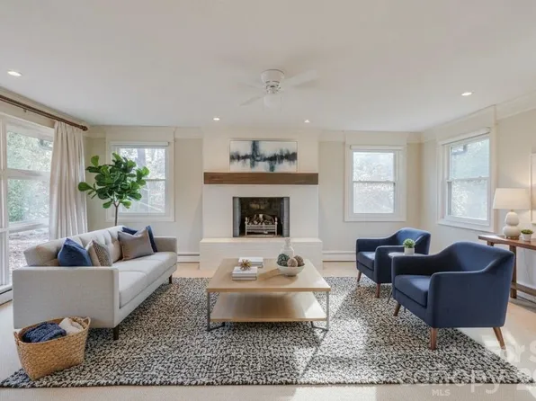 111 Kinwood St, Morganton, NC 28655