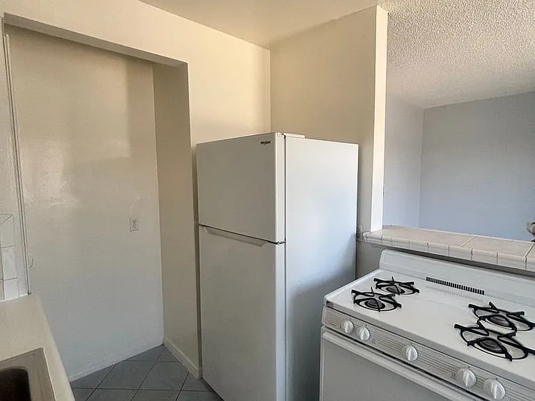 1760 Henderson Ave — Photo 3