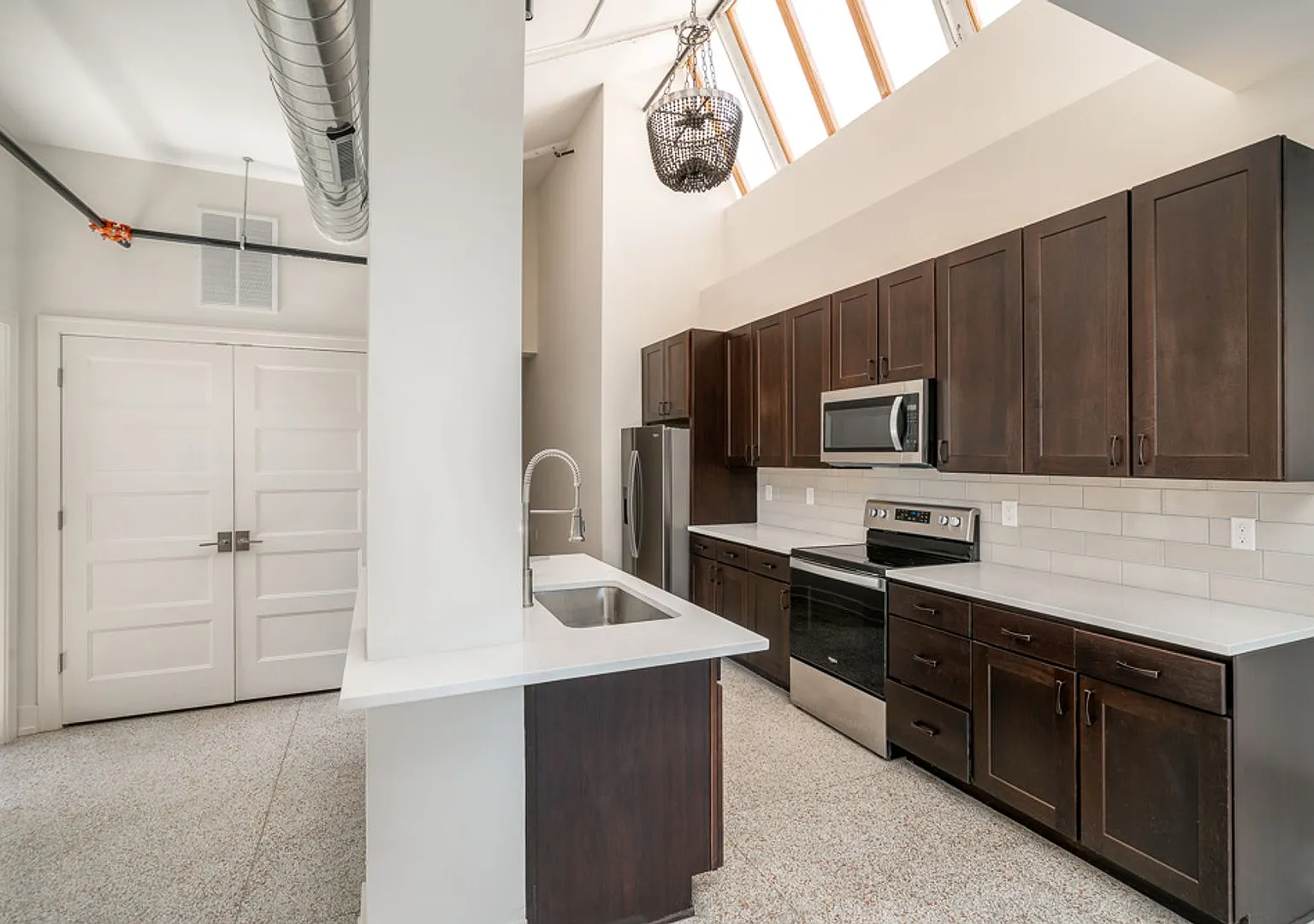 875 Michigan Ave — Photo 4