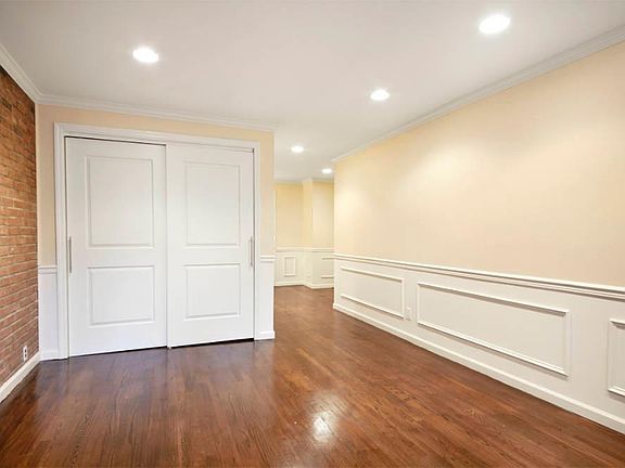 3rd image of 213 E 77th St #4D