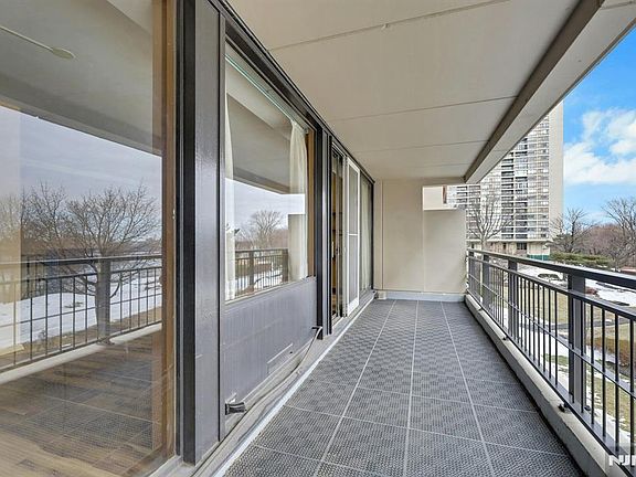 4th image of 2 Horizon Rd APT G5
