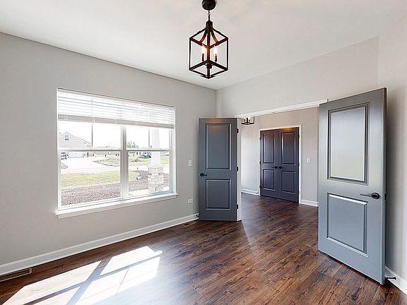 Flex space, main floor