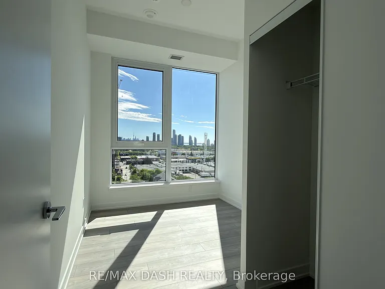 1007 The Queensway #909 — Photo 14