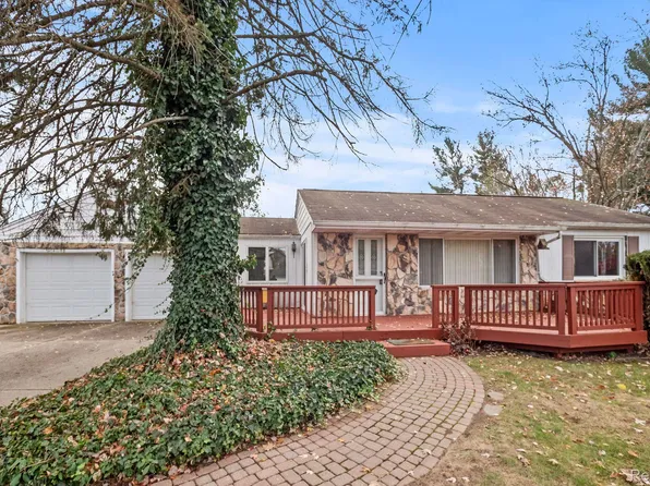 7324 Powers Ct, Shelby Township, MI 48317