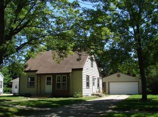 804 S Johnson St, Charles City, IA 50616