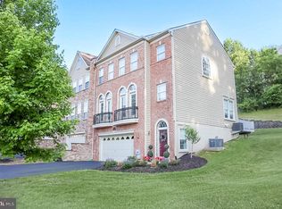 3190 Woodsedge Dr, Garnet Valley, PA 19060