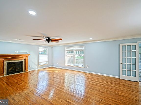 4th image of 5029 Beverly Ln