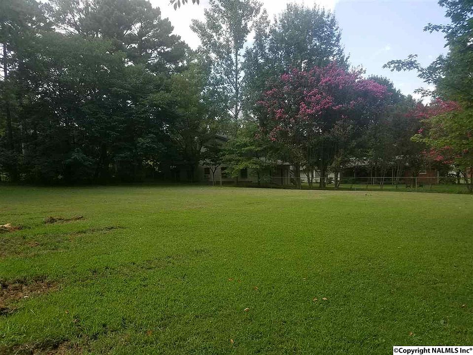 2nd image of 413 Meadow View Dr SE