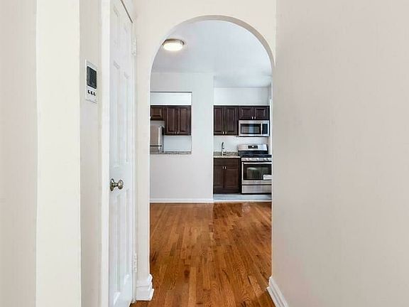 3rd image of 121 Seaman Ave APT 4D
