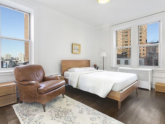 3rd image of 305 W 72nd St APT 7C