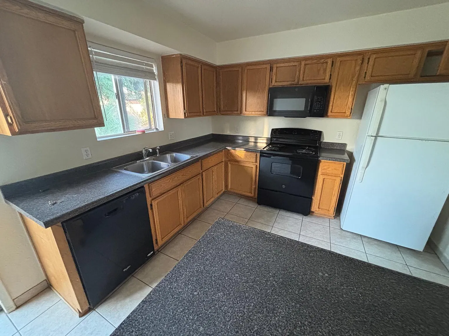3 bed, 1238 sqft, $1,400 — Photo 4