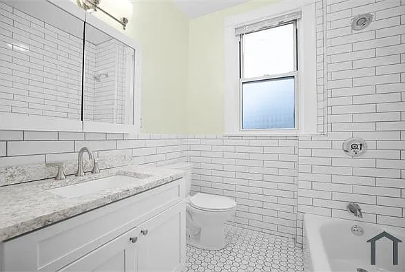 661 Van Duzer St #B — Photo 6