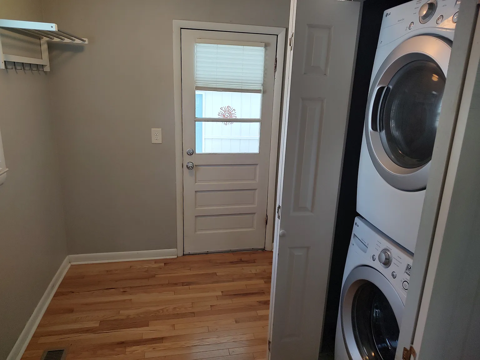 1406 Wellman Ave NE — Photo 4