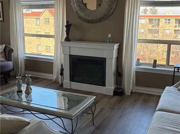 3497 Upper Middle Rd #402, Burlington, ON L7M 4T6