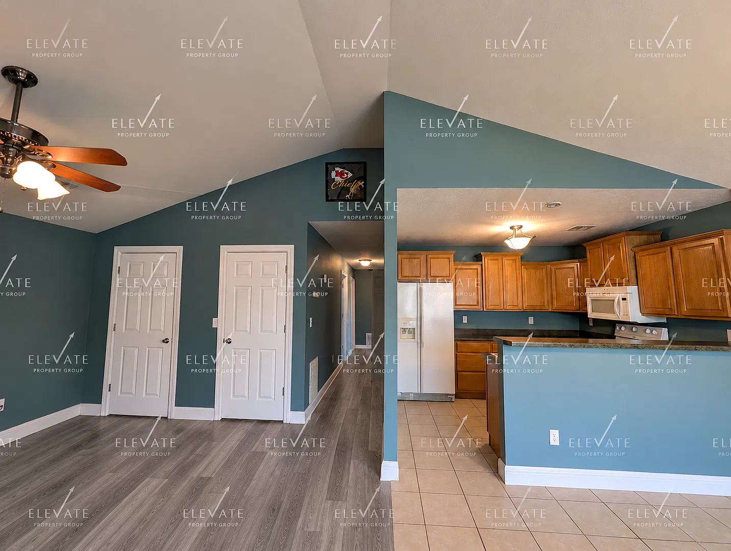 For Rent Gorgeous 3 Bed, 2 Bath Home In Webb City! Pets Welcome! — Photo 2