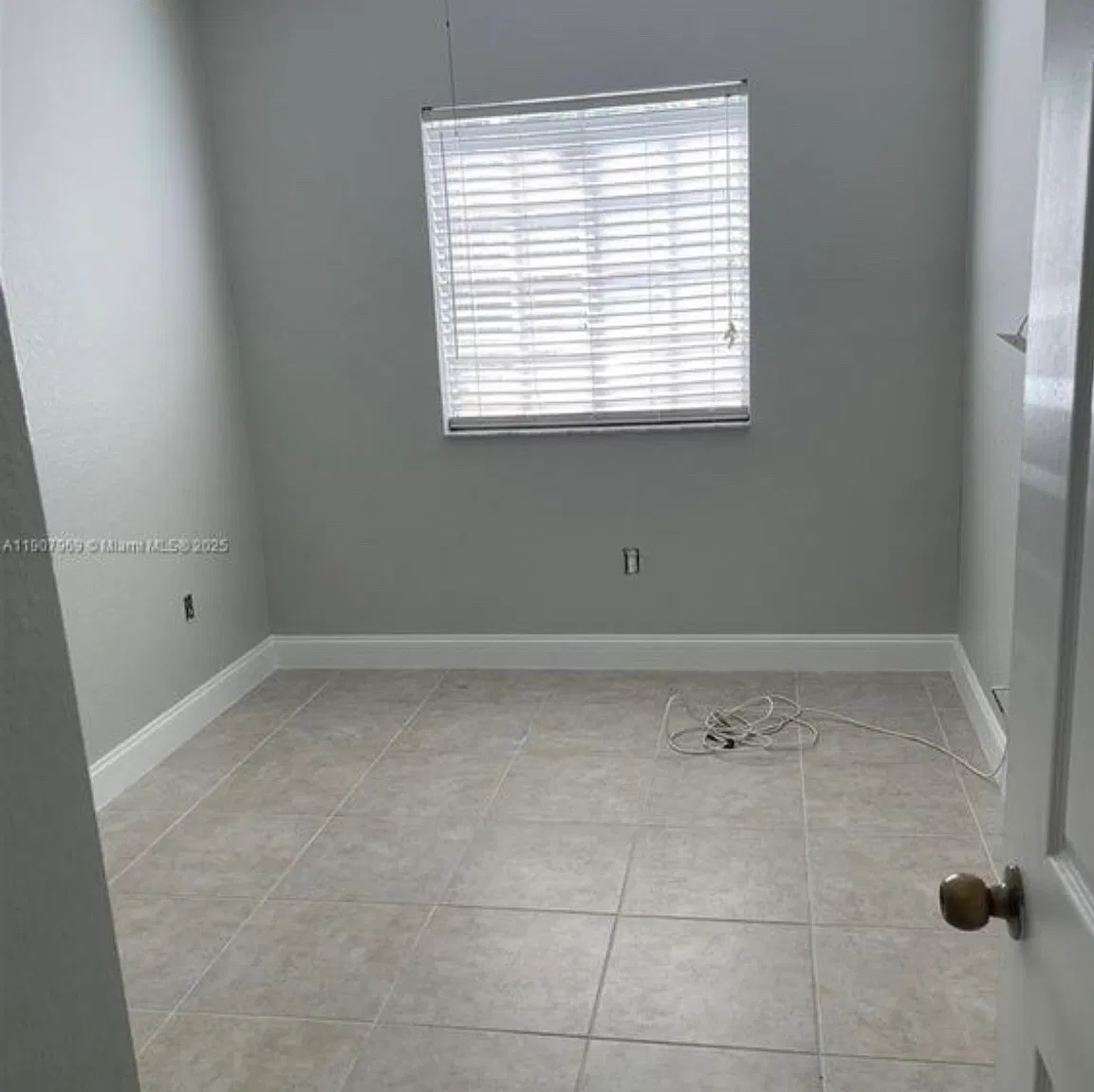 3 bed, 992 sqft, $2,100 — Photo 4