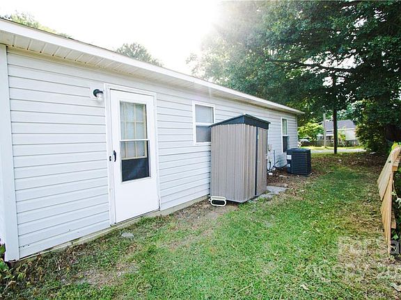3rd image of 1302 Cedar Ave