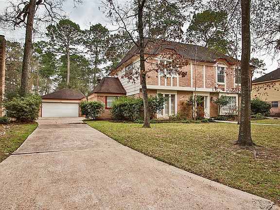 Long driveway and detached garage. Mature trees in Candlelight Hills.