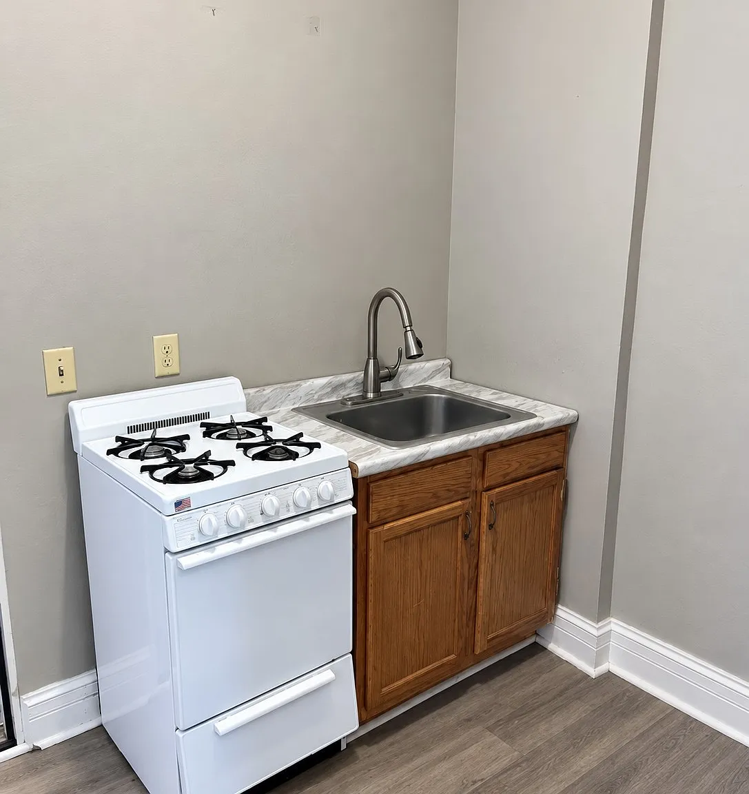 Studio, $825 — Photo 3