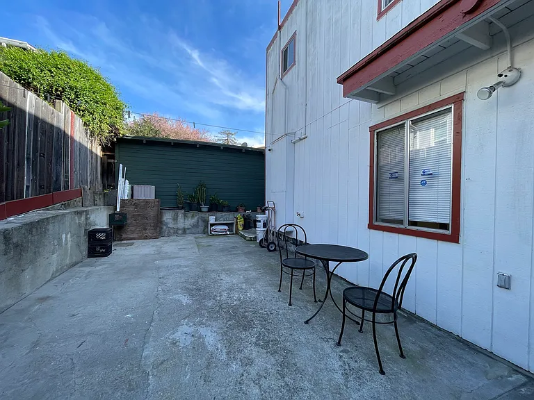 506 Athol Ave — Photo 14