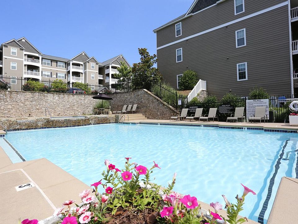 2nd image of 2101 Eastland Ct SE #2101
