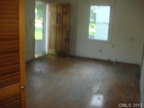 4th image of 822 Adams Dr