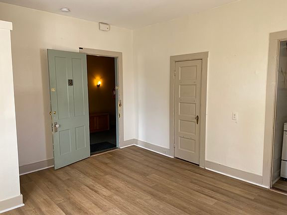 3rd image of 92 High St #8