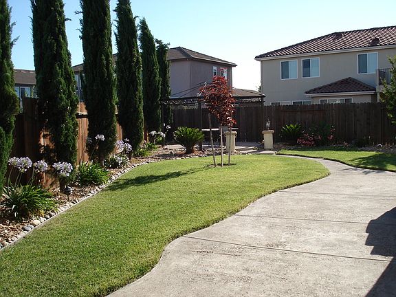 3rd image of 10221 Meyer Ct