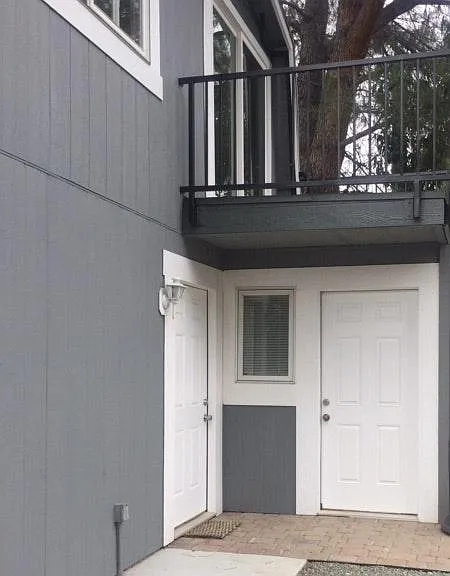 Side view / back entrance balcony