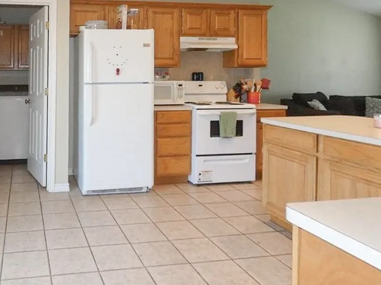 825 Huddleston Dr — Photo 4