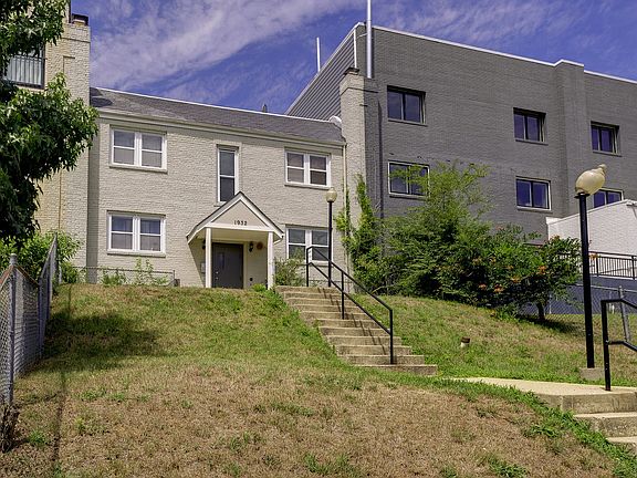 2nd image of 1932 3rd St NE APT 102
