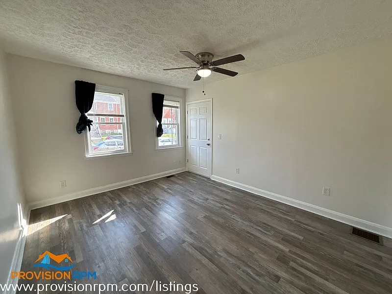 1 bed, 1.0 bath, 825 sqft, $1,050 — Photo 3