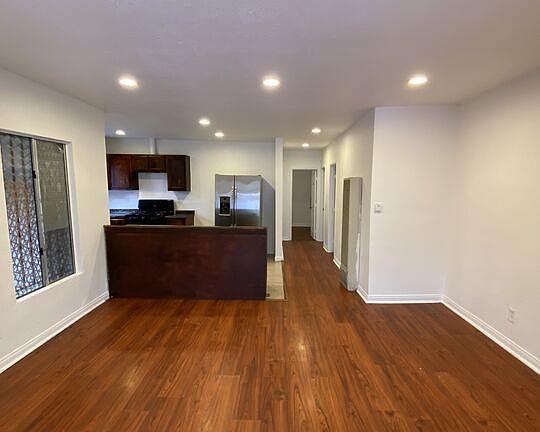4th image of 527 1/2 E Hyde Park Pl