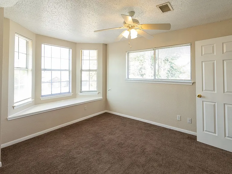 2701 Woodlands Dr — Photo 11