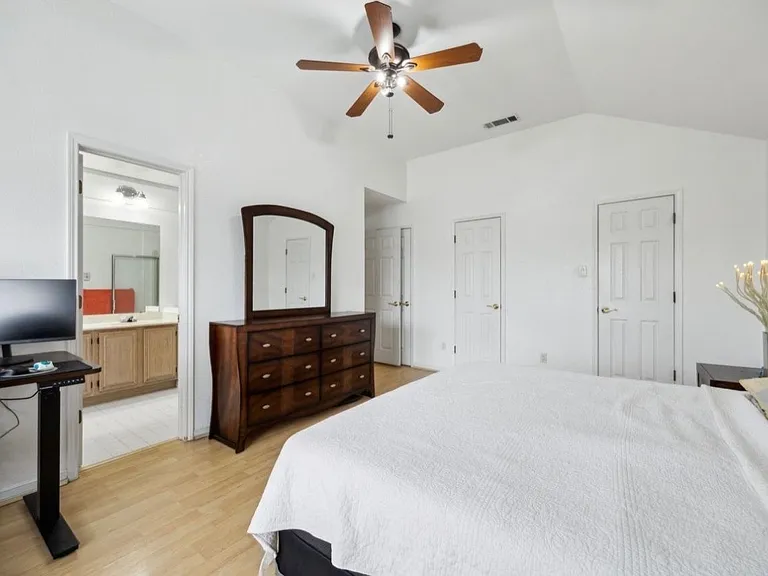 2128 Regency Dr — Photo 14