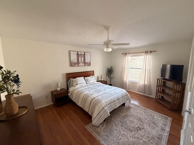 428 Canterbury Ct — Photo 6