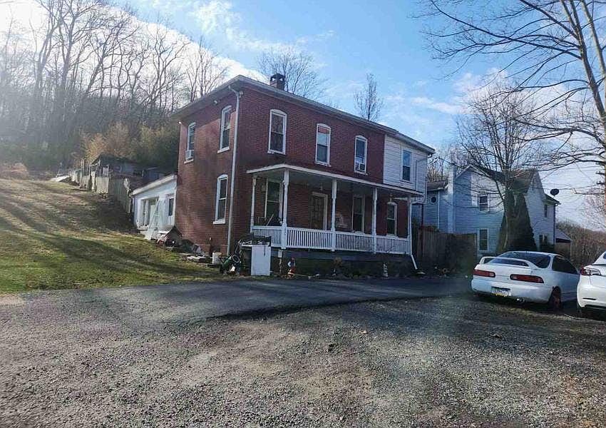 1st image of 40 Warwick St
