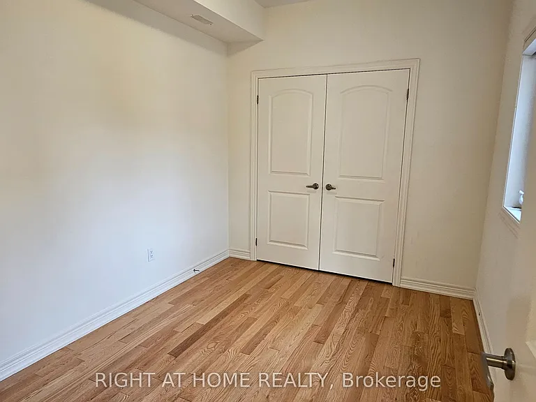 9430 Bayview Ave #UPPER — Photo 13