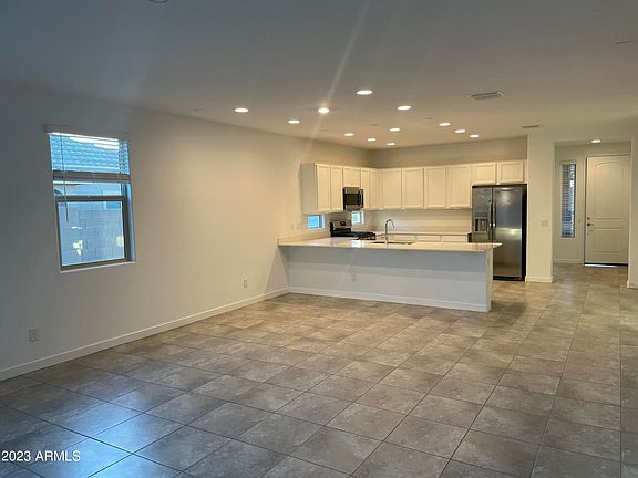 4th image of 16562 W Questa Dr