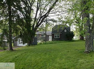 1733 W Holmes Rd, Lansing, MI 48910