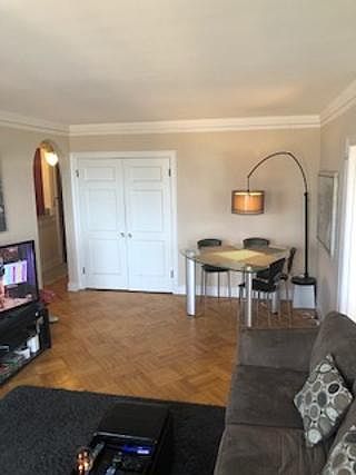 Living/Dining Area (12'6" x 21') - kitchen thru entry on left