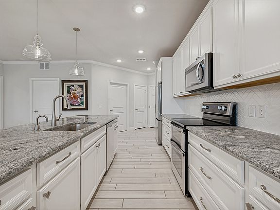 4th image of 651 N Watters Rd #1101