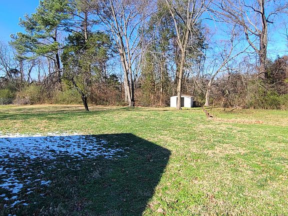 2nd image of 2550 Lakeland Dr