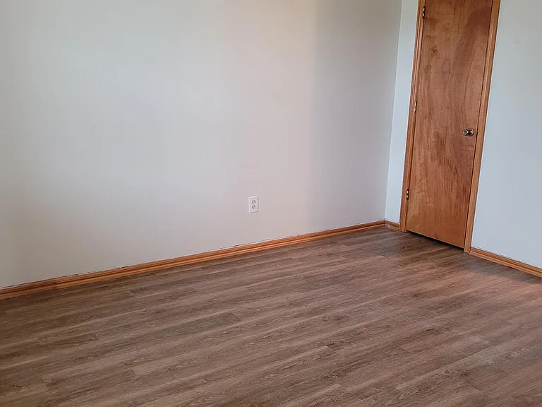 8605 Ambassador Rd — Photo 5