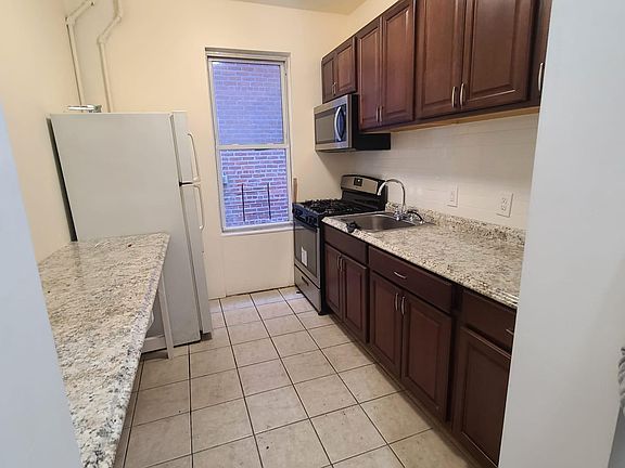 2nd image of 2777 University Ave #2