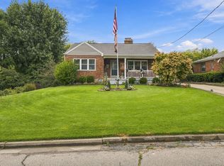 19 Crestmont Dr, Cincinnati, OH 45215
