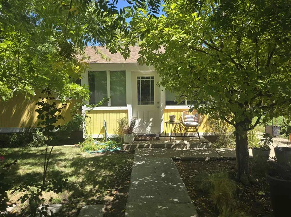 230 N Webster St, Independence, CA 93526
