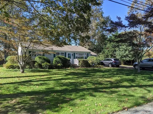 128 Evergreen Lane, East Patchogue, NY 11772