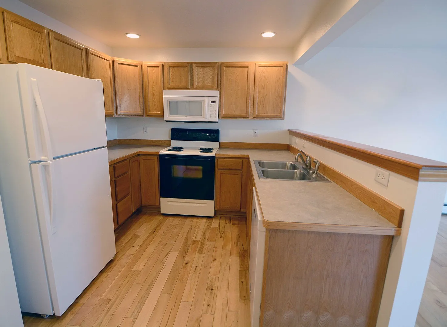 Midtown 3 Bed Condo — Photo 4
