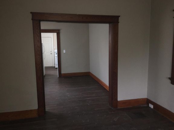 3rd image of 4439 Huntington Ave